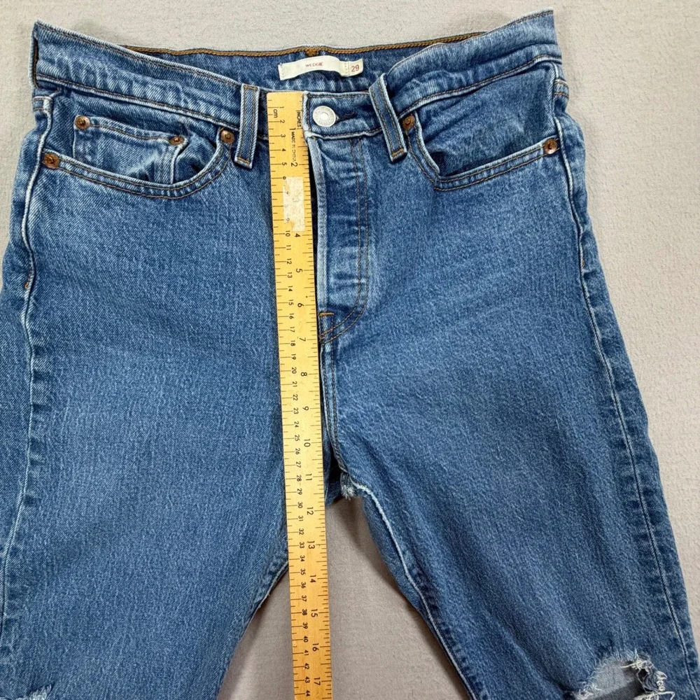 Levis Premium Wedgie Straight Distressed‎ Jeans Blue Medium Wash 29
